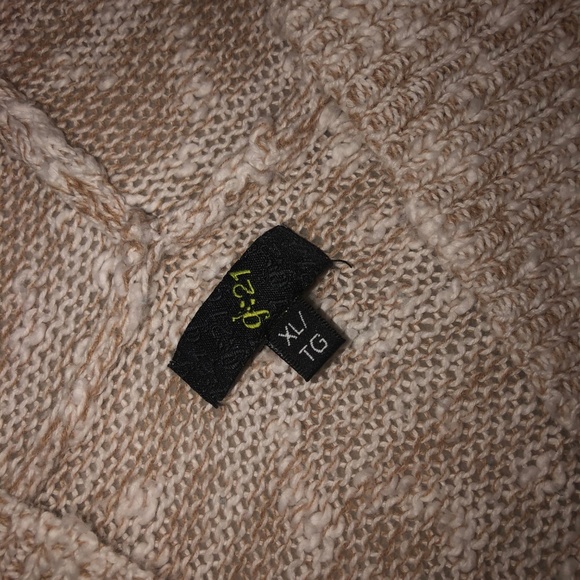 Soft Hooded Sweater - Picture 4 of 4